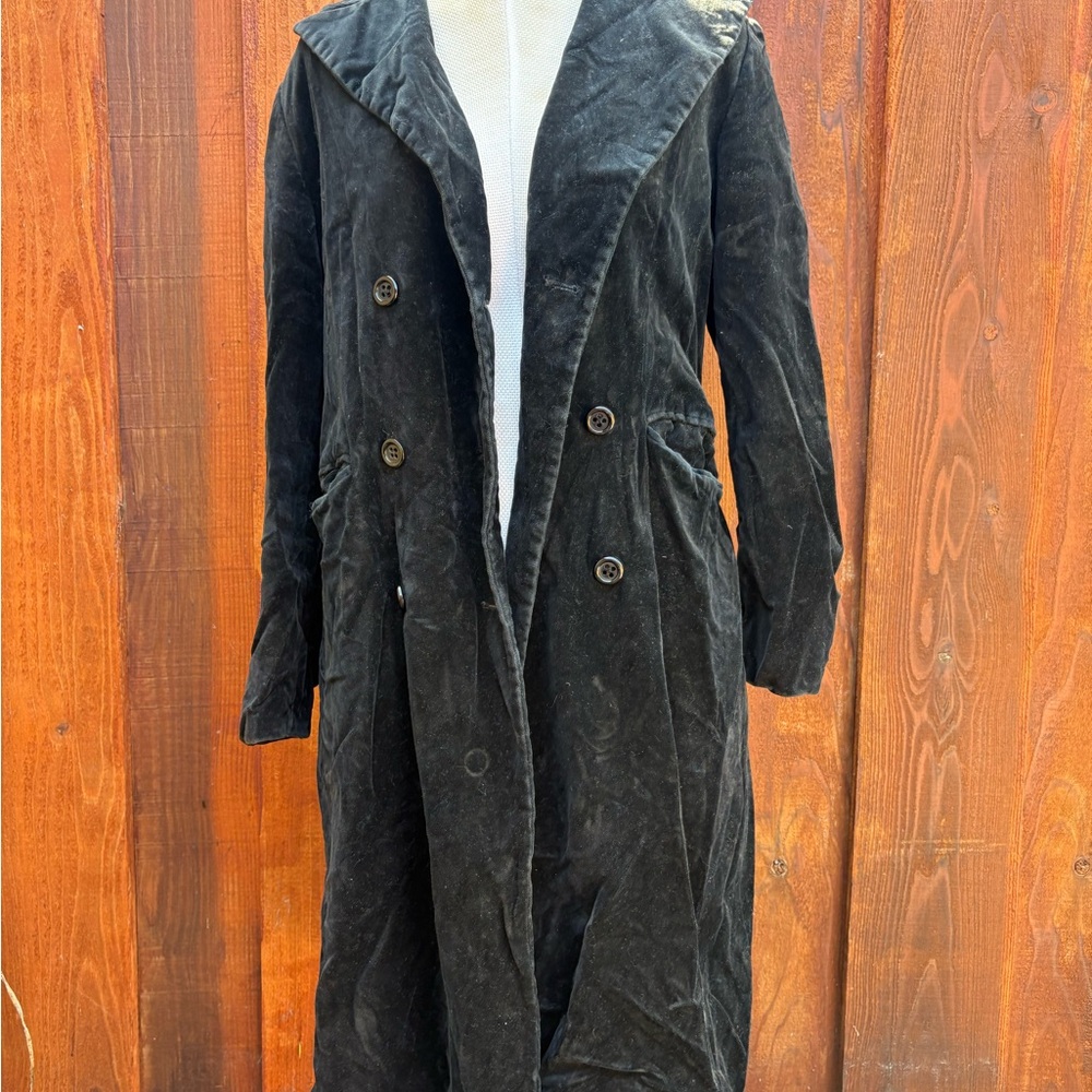 Vintage Black Velvet Trench Coat with Wide Lapel Collar and Relaxed Fit